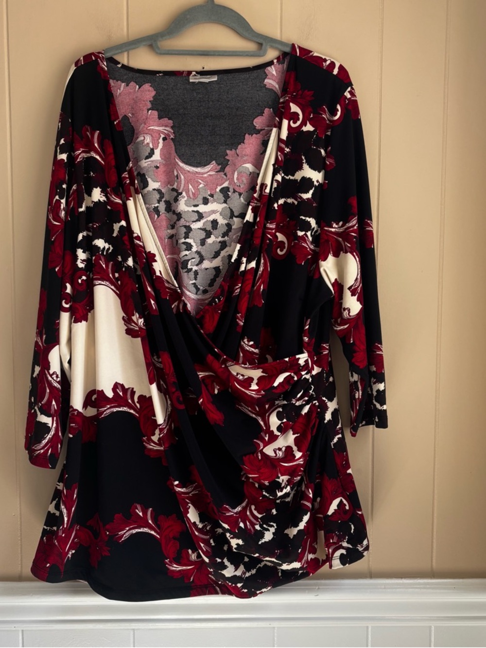 Avenue Women’s Plus Size 26/28 Faux Wrap Top | Bold Red & Black Baroque Print
